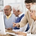 Proyecto para garantizar atención presencial para adultos mayores