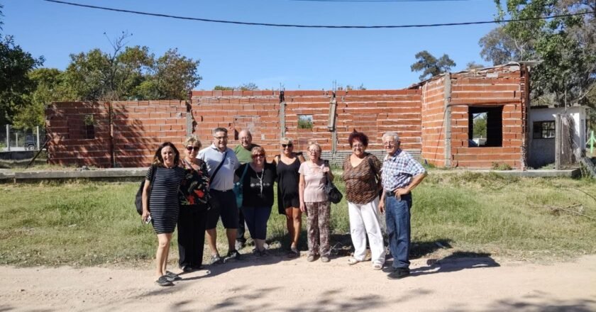 El Centro “Jubilados De Pie” de Gualeguaychú recibió ladrillos para la construcción de su sede