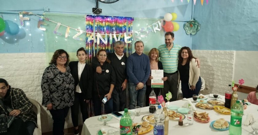 Gray participó del 20° aniversario del Centro de Jubilados y Pensionados La Amistad