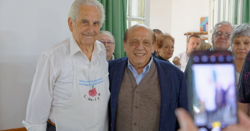El Centro de Jubilados Las Manzanas de Berazategui celebró su 21° aniversario