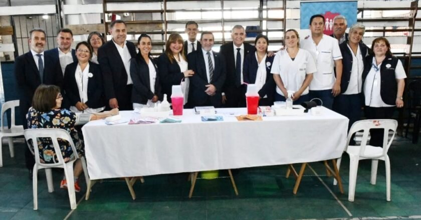 Tucumán: Salud participó de la entrega del Boleto Gratuito para el transporte público a miles de jubilados