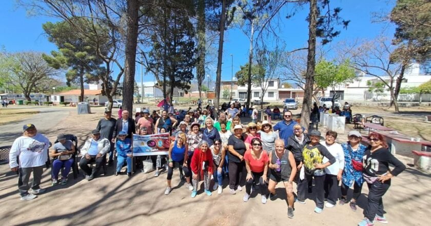 Con baile y juegos, la municipalidad de Salta celebró el Día Internacional del Adulto Mayor