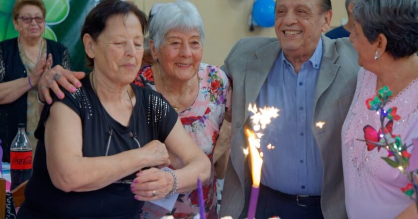 El Centro de Jubilados El Trébol del municipio de Berazategui celebró su 16° aniversario