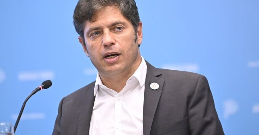 El gobernador Kicillof anunció un nuevo aumento para jubilados bonaerenses desde abril