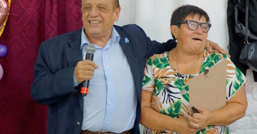 Mussi participó del festejo por los 21 años del Centro de Jubilados Jacarandá