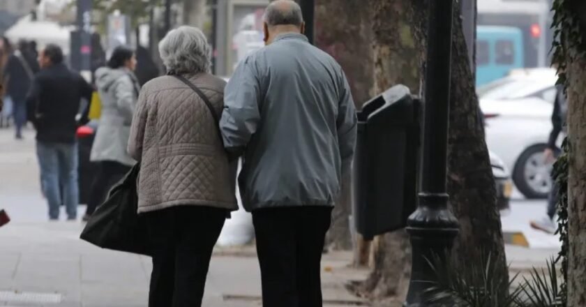 Aumento confirmado para los jubilados y pensionados ANSES en octubre: la mínima llega a $244.320,56