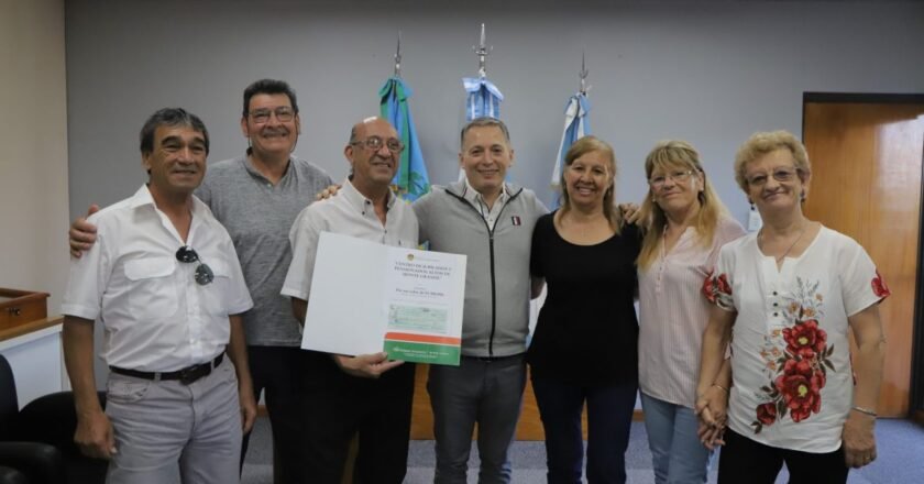 El intendente Gray se reunió con representantes del Centro de Jubilados y Pensionados Altos de Monte Grande