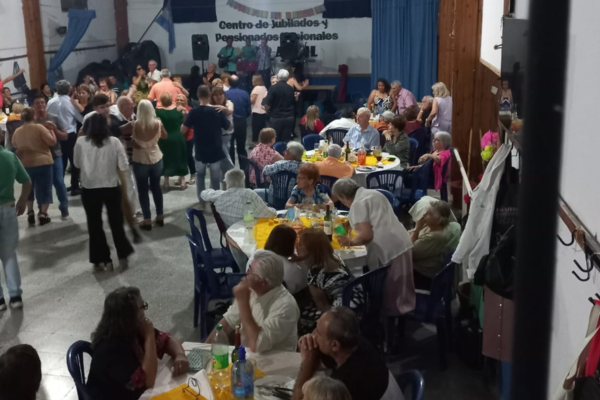 El Centro de Jubilados de Jujuy 54, invita a la cena “Inaugurando el Veranito”, que será el próximo sábado 25 de enero