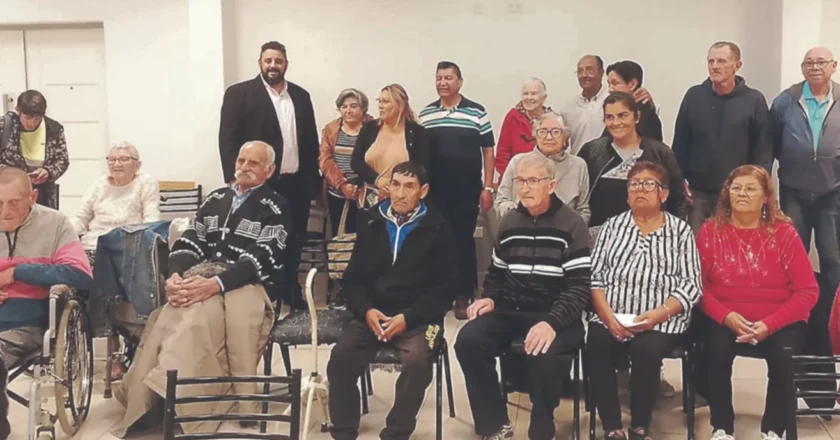 Chubut: Adultos mayores y adolescentes recibieron charla sobre sus derechos como consumidores en Gaiman