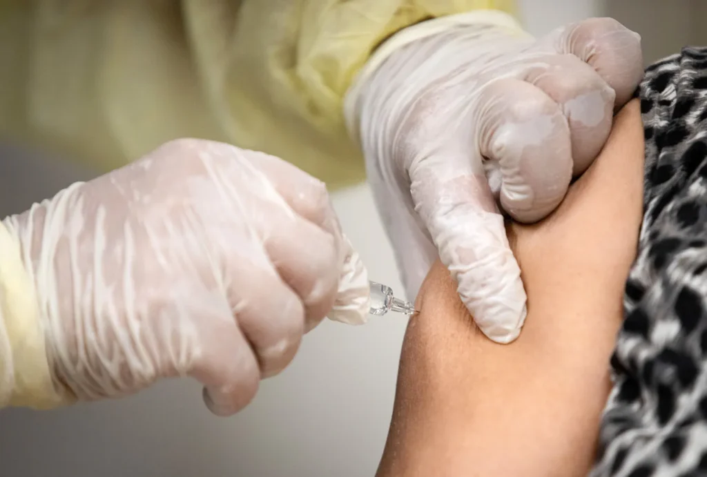 PAMI comenzó con la campaña antigripal 2026: es gratis y sin orden médica