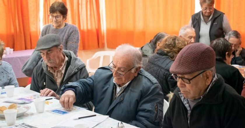 Córdoba: Capacitaron a adultos mayores de Colonia Caroya, para renovar sus carné de conducir