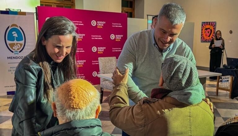 Mendoza: Godoy Cruz lanza un programa comunitario para prevenir delitos digitales en los adultos mayores