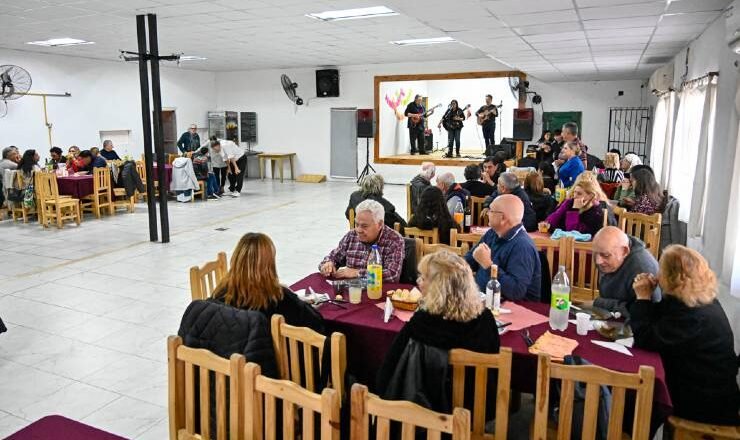 Tigre: el Centro de Jubilados y Pensionados “Los Amigos del Talar” organizó una Peña Folclórica