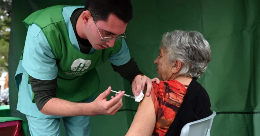 Santa Fe: la vacunación contra la gripe y la neumonía sigue este  viernes 27 en la Plaza España