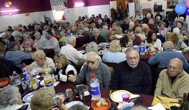 Encuentro del Centro de Jubilados Marina Mercante de Tigre con el intendente Zamora