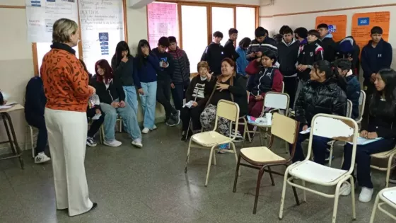 Salta: Estudiantes capacitaron a adultos mayores para prevenir estafas digitales