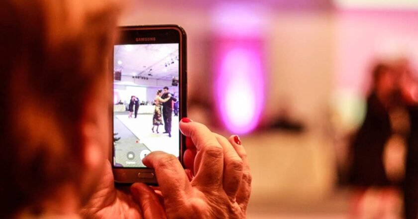 Pinamar: “Digitalizate”, un taller gratuito que busca acercar el mundo digital a las personas mayores