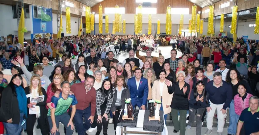 Neuquén: más de mil adultos mayores participaron de una jornada de celebración por el  aniversario de la ciudad de Senillosa