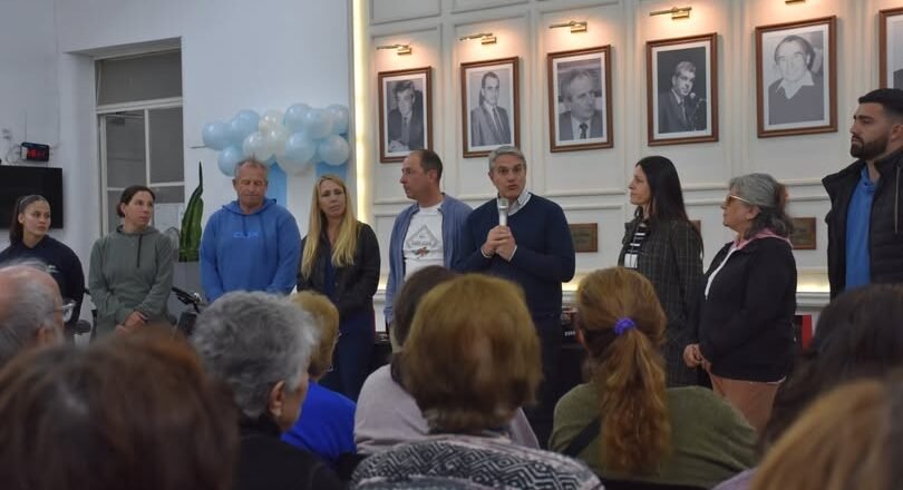 Entrega de bicicletas para adultos mayores en Chacabuco