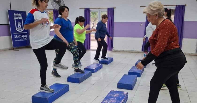 Gimnasia gratuita para adultos mayores: sigue el programa municipal en centros de jubilados y Caps de Santiago del Estero