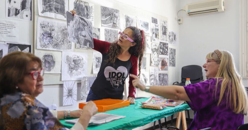 La UNR suma nuevos cursos para adultos mayores: la inscripción será el 11/8 de manera presencial y online