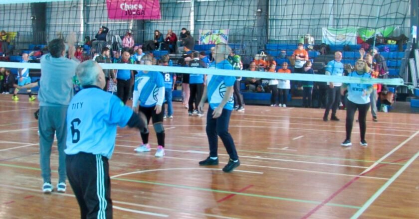El Instituto del Deporte Chaqueño brinda clases gratuitas de newcom, para adultos mayores