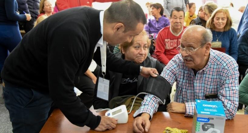 Controles gratuitos de salud para 200 adultos mayores que asisten a los talleres de la Municipalidad de San Miguel de Tucumán