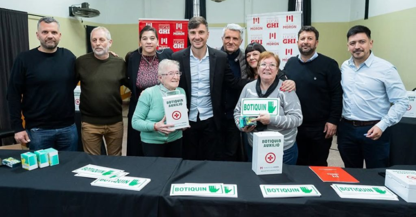 Entregaron botiquines a centros de jubilados de Morón y presentaron un programa de descuentos en comercios adheridos