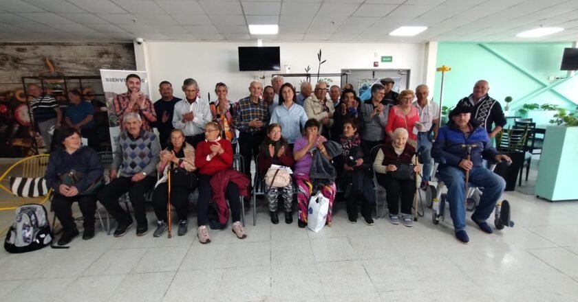 San Luis: adultos mayores de Las Chacras y de Nogolí accedieron a estudios integrales en el Hospital Central Carrillo