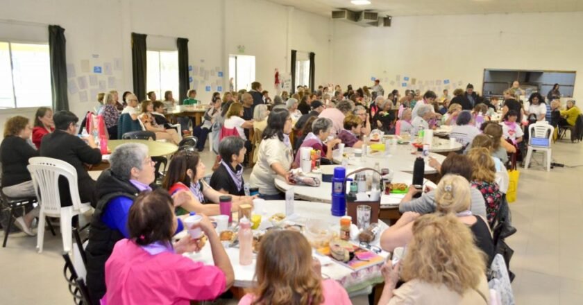 Más de 250 adultos mayores de Neuquén desafiaron a la lógica en un nuevo Té de Mente