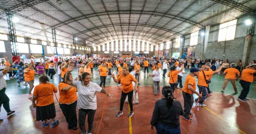 Se fortalecen las políticas de acompañamiento a adultas y adultos mayores de Moreno