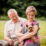 Cuales son los cinco beneficios para la salud, de los adultos mayores que conviven con mascotas