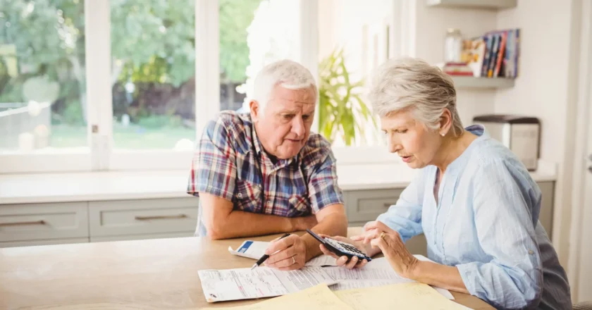 Capacitarán a adultos mayores para que administren su dinero con confianza