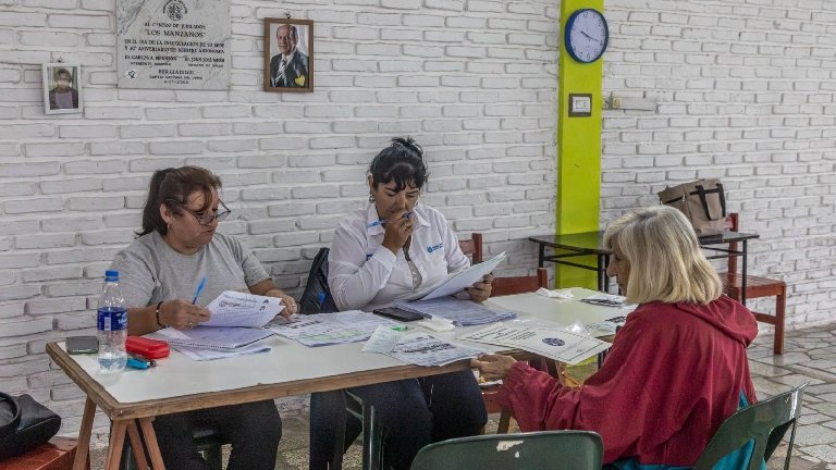 Jornada de eximición de tasas municipales en el Centro de Jubilados Los Manzanos, de Berazategui