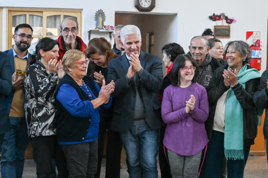 San Luis: el Centro de Jubilados Árbol de Vida, recibió la visita del Gobernador Claudio Poggi