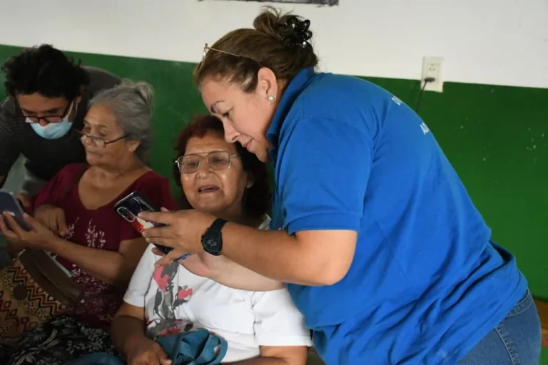 Salta: más de 500 adultos mayores se capacitan en herramientas digitales