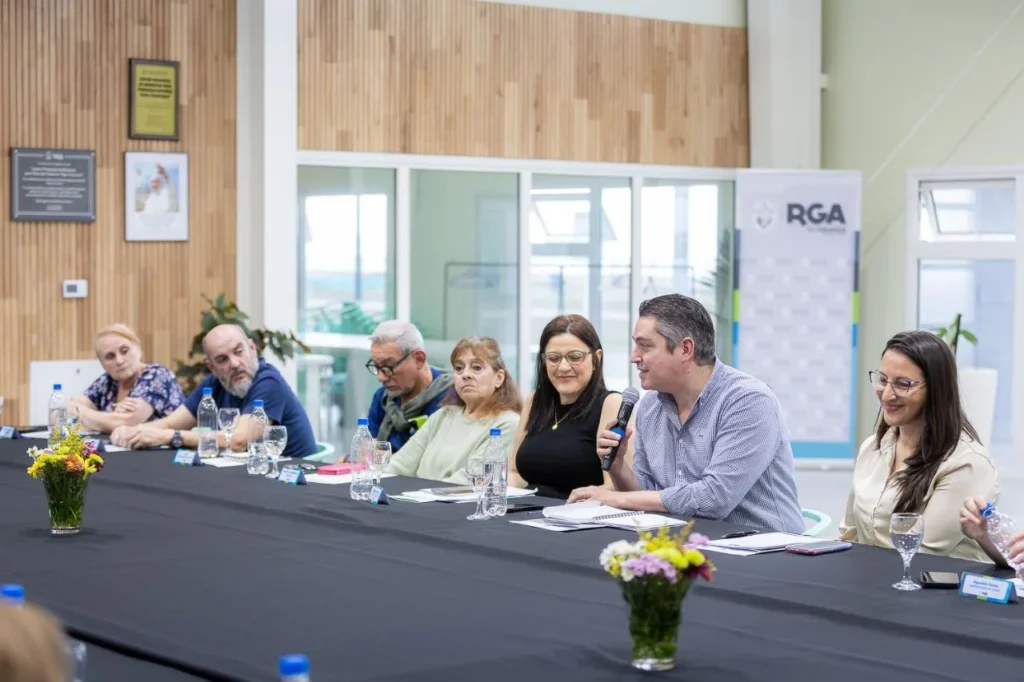 El intendente Perez anunció más apoyo a Centros de Jubilados y entidades de personas mayores de Río Negro