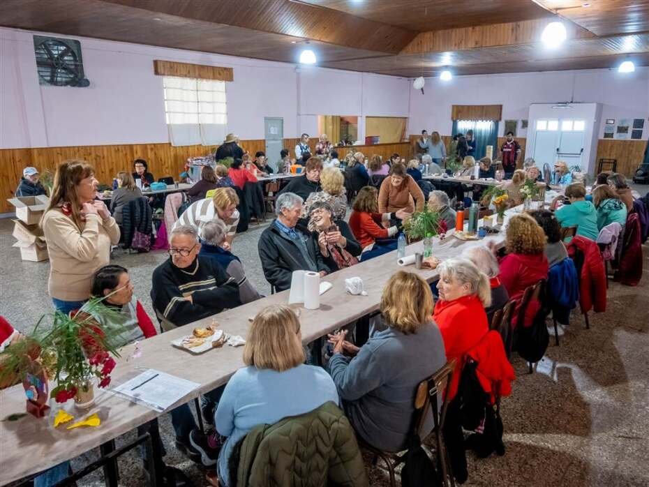 Más de 60 adultos mayores de Junínn compartieron una jornada de encuentro, recreación y baile en Saforcada