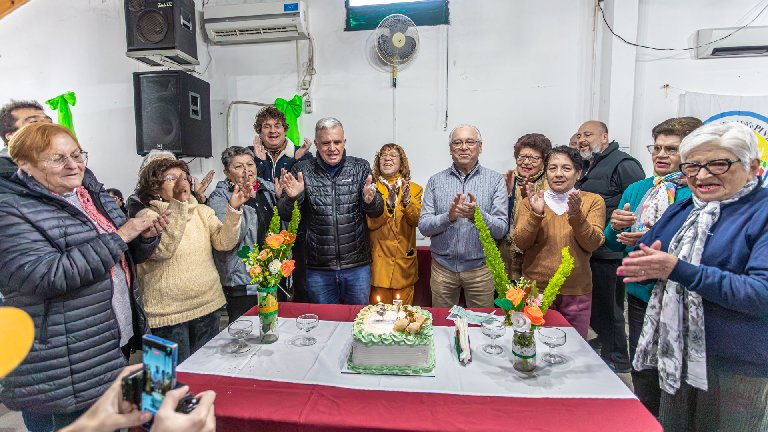 El intendente Balor compartió con vecinos el aniversario del Centro de Jubilados Esperanza de Berazategui