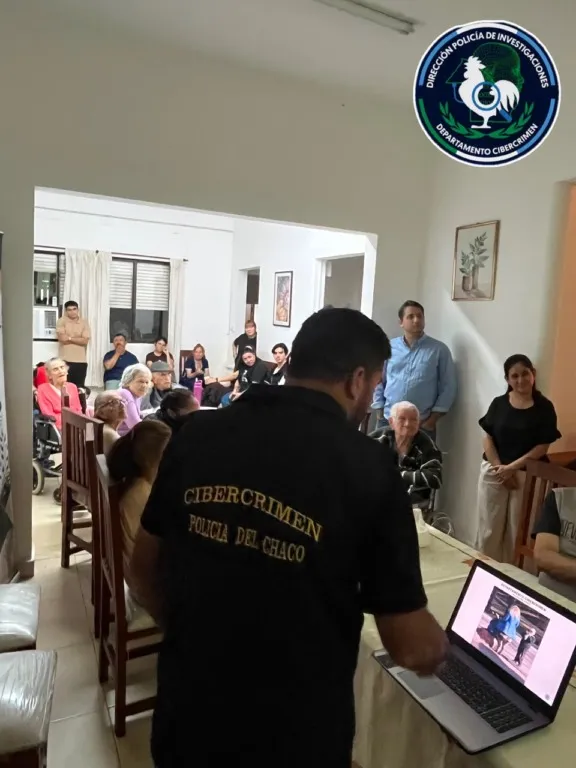 La Policía del Chaco brindó una charla sobre delitos en Internet para adultos mayores