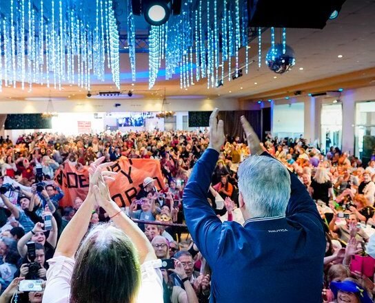 El gobernador de Córdoba anunció un programa de fortalecimiento para centros de jubilados