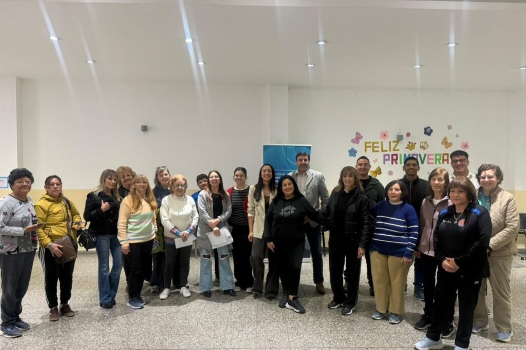 San Luis: Defensa del Consumidor capacitó a los adultos mayores en cómo prevenir los ciberdelitos