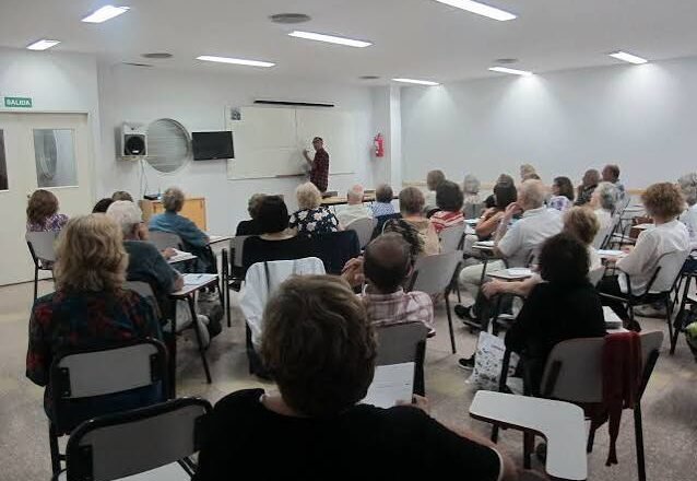 Cursos para adultos mayores de la Facultad de Ciencias Económicas de La Plata
