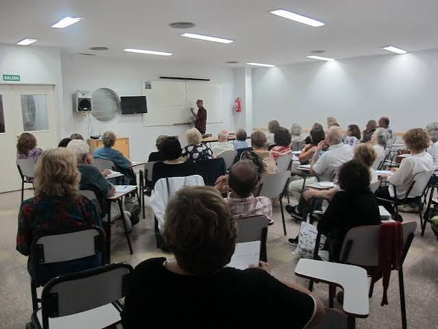 Cursos para adultos mayores de la Facultad de Ciencias Económicas de La Plata