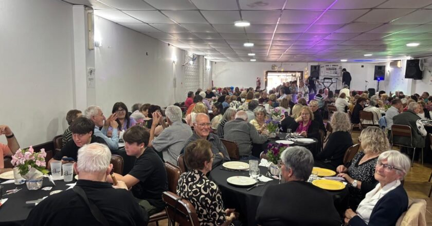 El Centro de Jubilados y Pensionados de Lobos celebró el Día del Jubilado, con un gran almuerzo en la sede de Ratti 157
