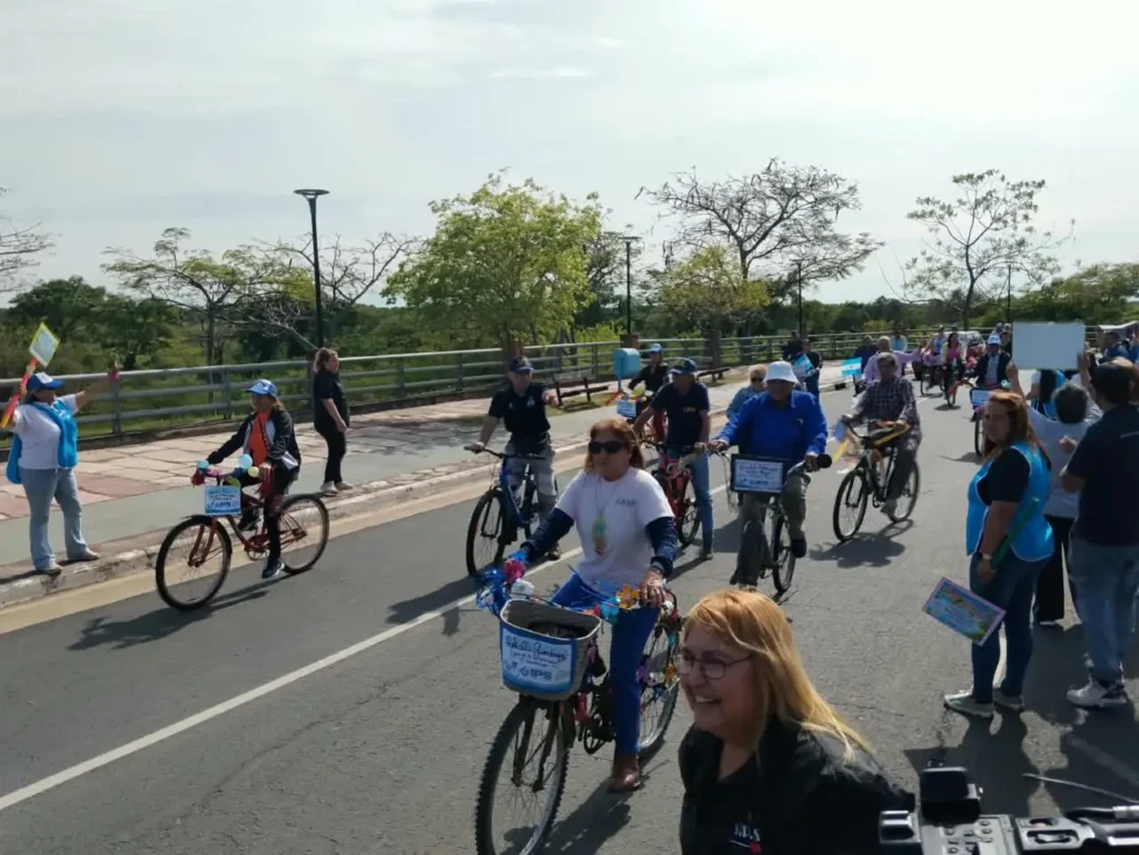 Formosa: adultos mayores realizaron un paseo en bicicletas por la costanera